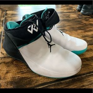 NIKE basketball shoes - SIZE 10.5